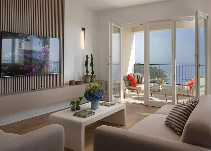 Astoria Villa